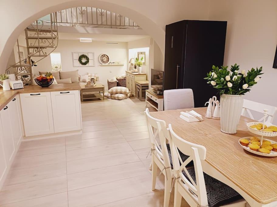The Minty Door Boutique House Villa Науса Екстериор снимка